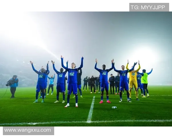 梅州铁汉迎战广州恒大激情对决期待精彩瞬间展现足球魅力与团队精神